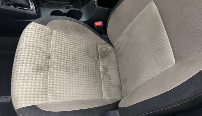 2019 Hyundai Elite i20 ASTA (O) CVT, Petrol, Automatic, 45,025 km, Front left seat (passenger seat) - Cover slightly stained