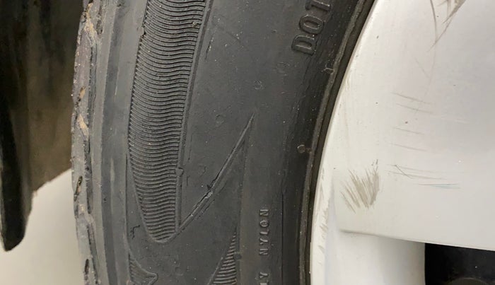 2016 Maruti Baleno DELTA DIESEL 1.3, Diesel, Manual, 70,360 km, Left front tyre - Minor crack