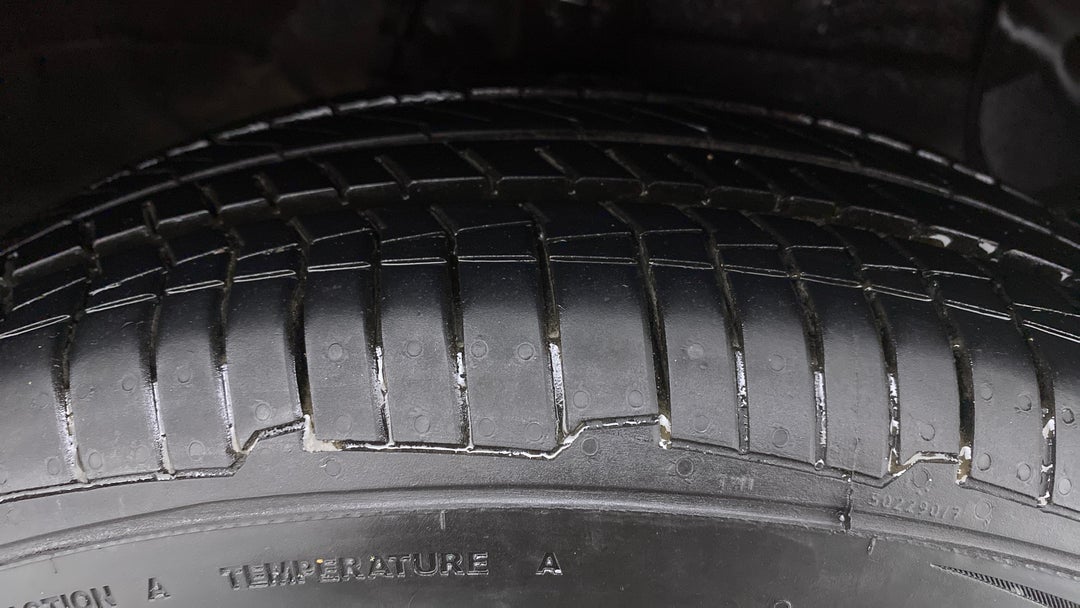 Right Front Tyre Tread