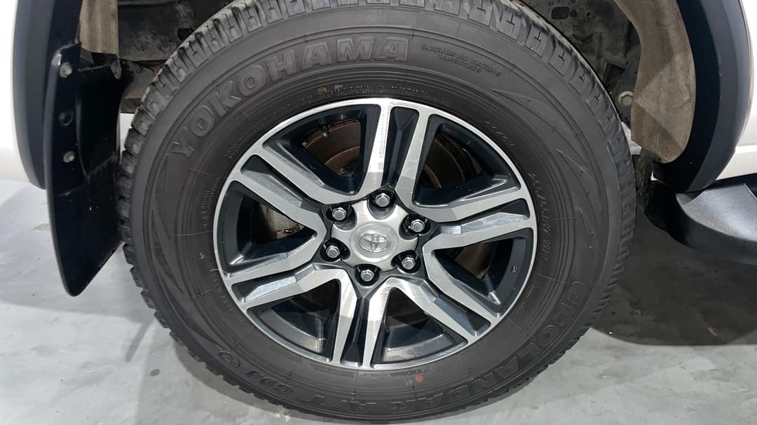 2022 Toyota Fortuner Gxl, Automatic, 48935 km, Right Rear Wheel