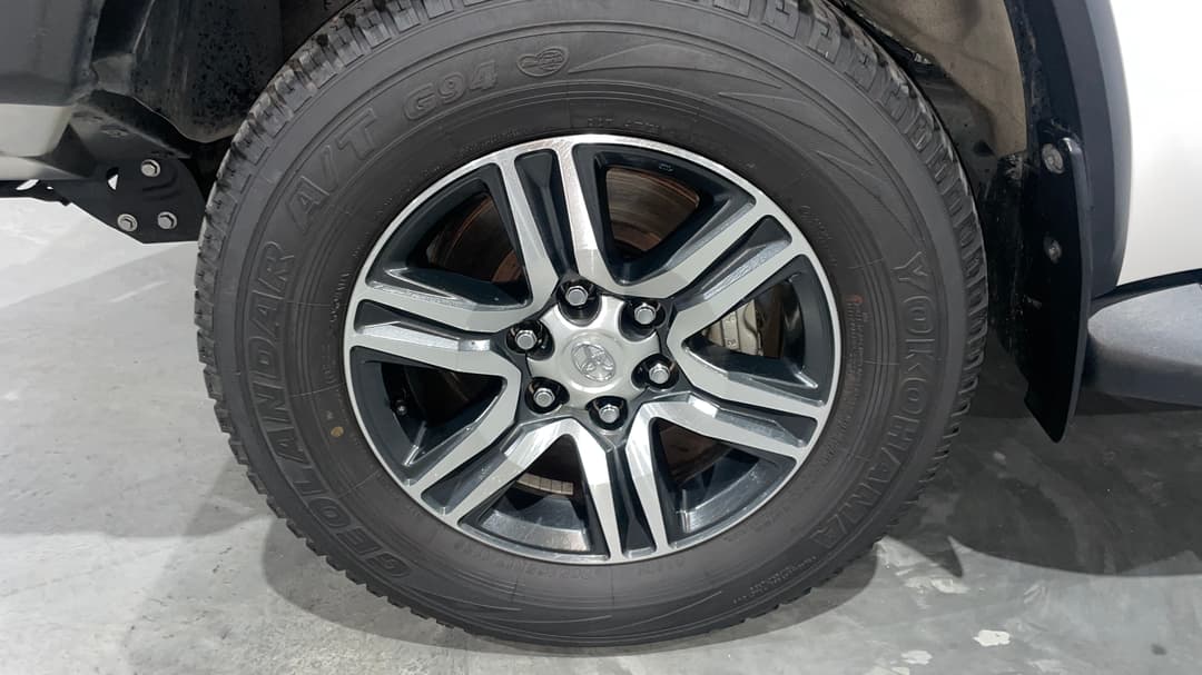 2022 Toyota Fortuner Gxl, Automatic, 48935 km, Left Front Wheel