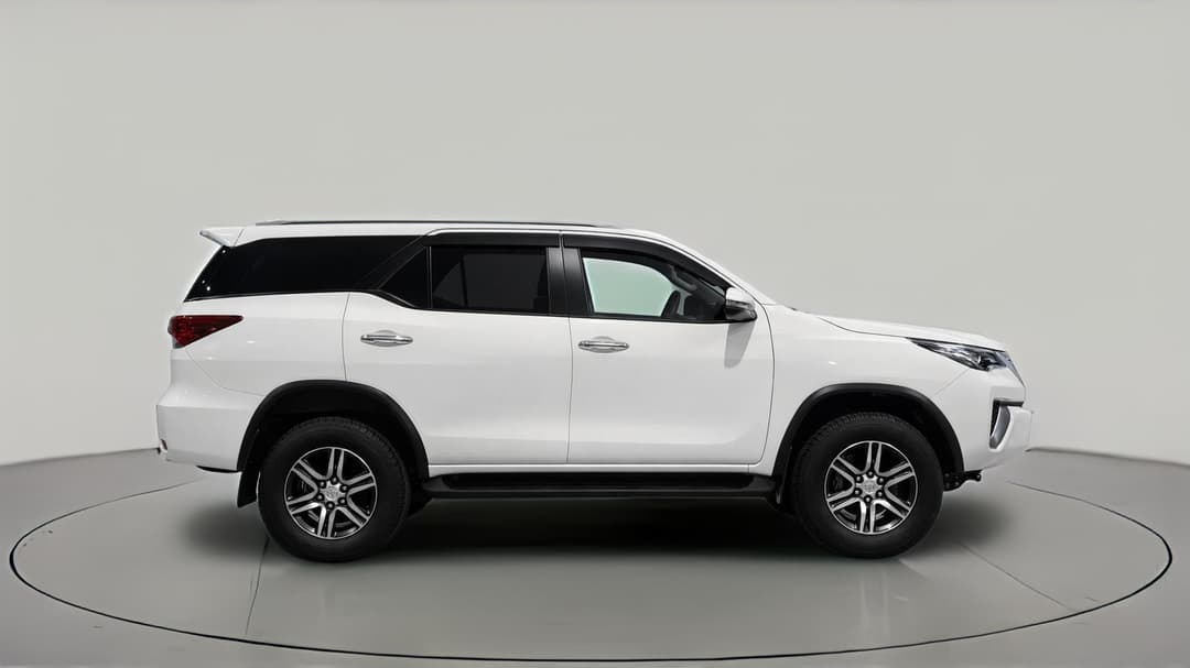 2022 Toyota Fortuner Gxl, Automatic, 48935 km, Right Side View