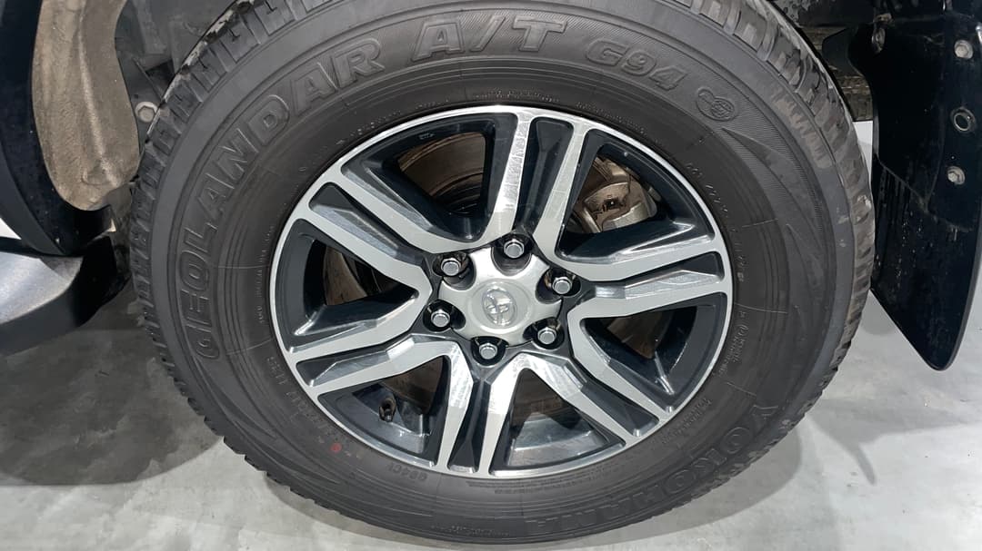2022 Toyota Fortuner Gxl, Automatic, 48935 km, Left Rear Wheel