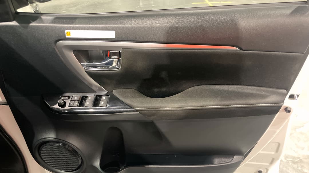 2022 Toyota Fortuner Gxl, Automatic, 48935 km, Speaker View