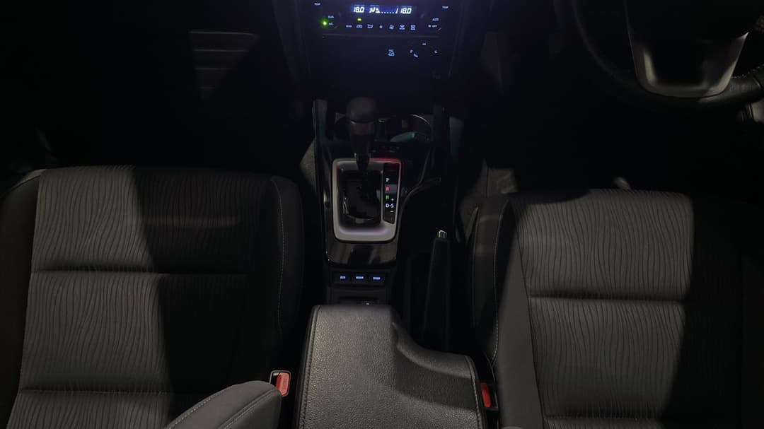 2022 Toyota Fortuner Gxl, Automatic, 48935 km, Center Console