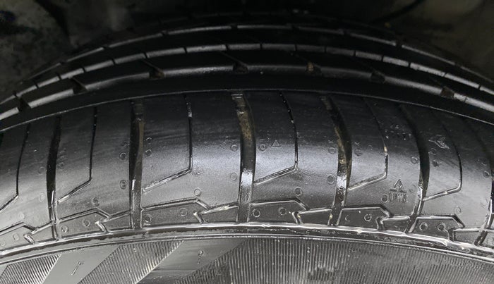 2015 Hyundai Creta 1.6 SX (O) CRDI, Diesel, Manual, 1,50,753 km, Left Front Tyre Tread