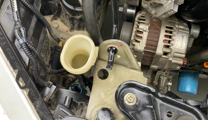 2014 Honda City 1.5L I-VTEC V MT, Petrol, Manual, 1,05,662 km, Front windshield - Wiper bottle cap missing