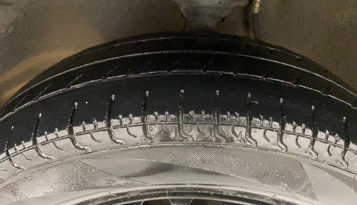 2017 Maruti Alto 800 LXI, Petrol, Manual, 33,980 km, Left Front Tyre Tread