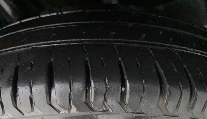 2018 Maruti Swift VXI D, Petrol, Manual, 36,535 km, Left Rear Tyre Tread