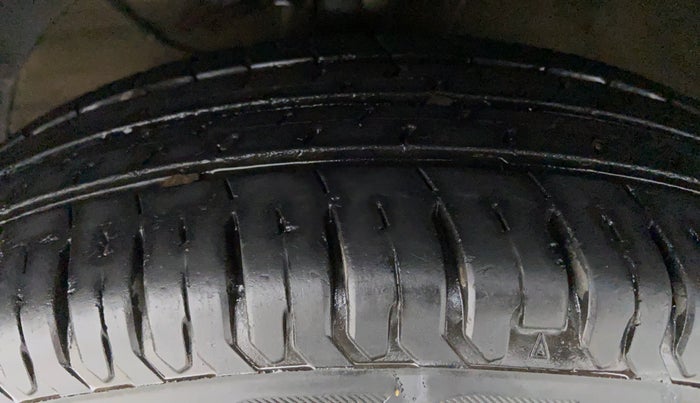 2018 Maruti Swift VXI D, Petrol, Manual, 36,535 km, Left Front Tyre Tread