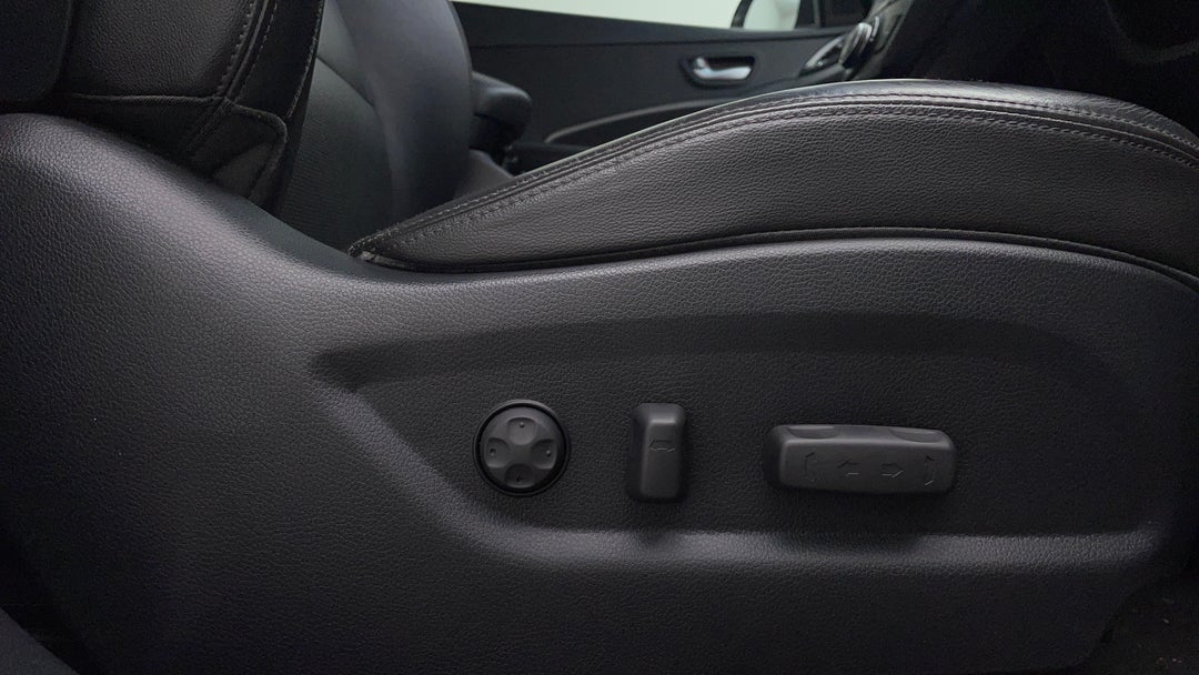 2015 Hyundai Santa Fe Elite Crdi (4x4), Automatic, 131763 km, Drivers Side Adjustment Panel