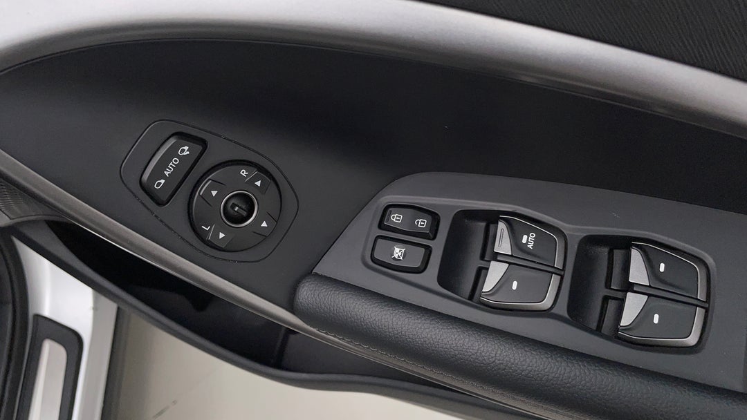 2015 Hyundai Santa Fe Elite Crdi (4x4), Automatic, 131763 km, Drivers Side Door Panel Controls