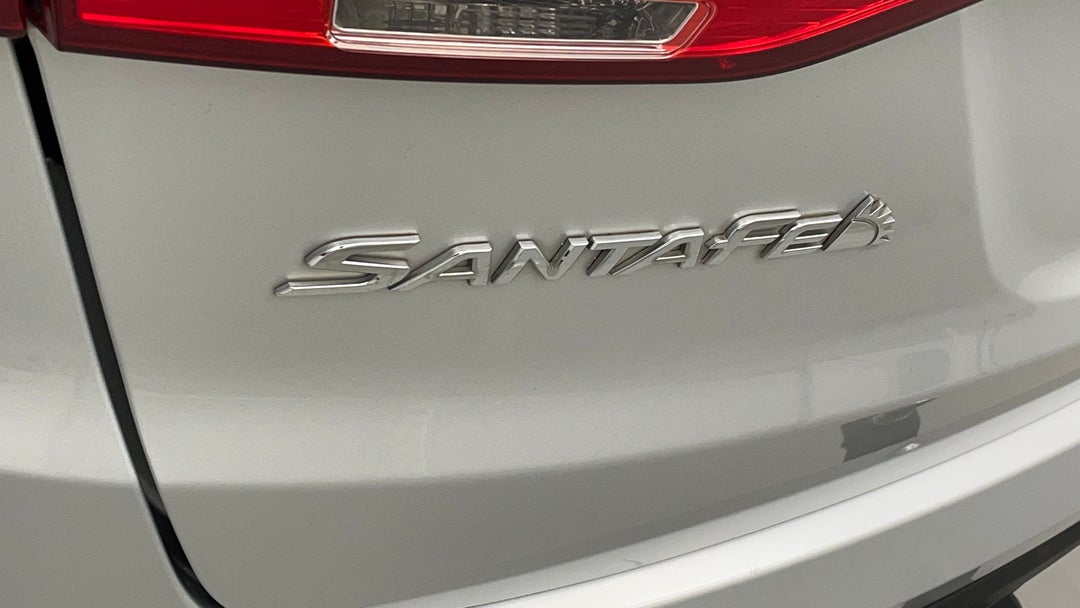 2015 Hyundai Santa Fe Elite Crdi (4x4), Automatic, 131763 km, Badge (Boot Left Side)