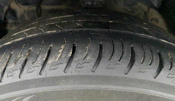 2020 Mahindra XUV300 W8(O), Diesel, Manual, 33,796 km, Left Front Tyre Tread
