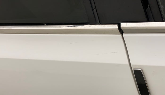2011 Volkswagen Polo TRENDLINE 1.2L PETROL, Petrol, Manual, 1,14,373 km, Right rear door - Minor scratches
