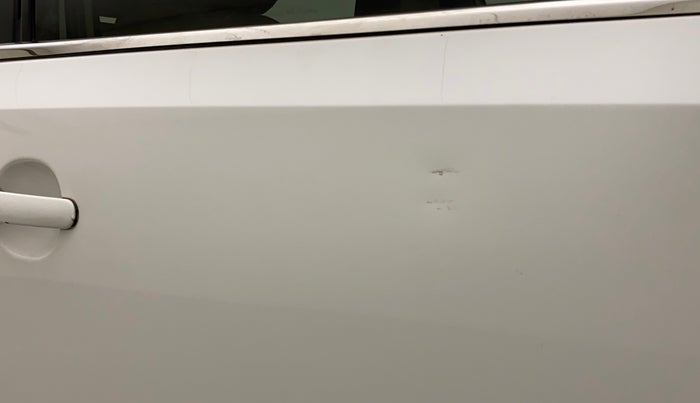 2011 Volkswagen Polo TRENDLINE 1.2L PETROL, Petrol, Manual, 1,14,373 km, Driver-side door - Minor scratches