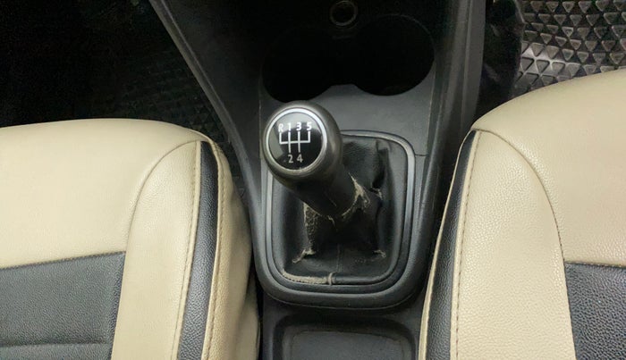 2011 Volkswagen Polo TRENDLINE 1.2L PETROL, Petrol, Manual, 1,14,373 km, Gear lever - Boot cover slightly torn