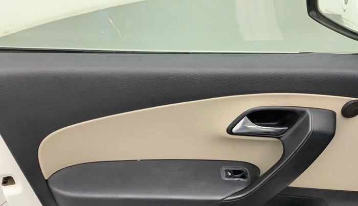 2011 Volkswagen Polo TRENDLINE 1.2L PETROL, Petrol, Manual, 1,14,373 km, Left front window switch / handle - Power window makes minor noise