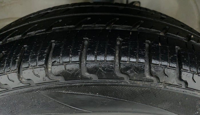 2018 Maruti Wagon R 1.0 VXI, Petrol, Manual, 7,655 km, Left Front Tyre Tread