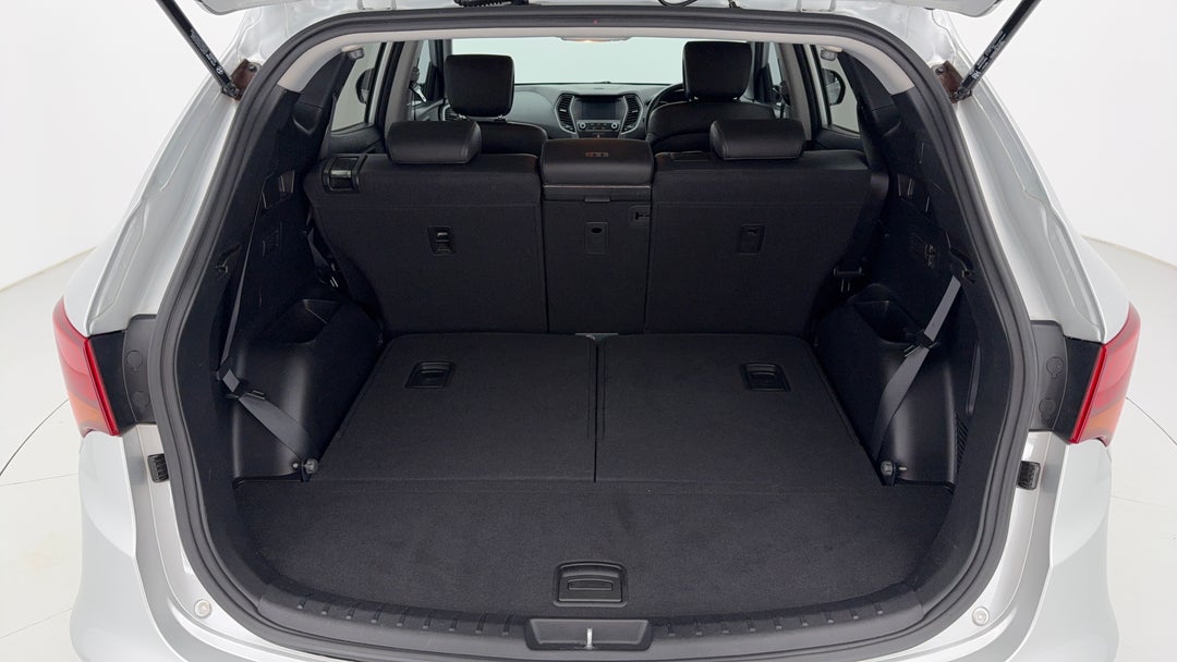 2018 Hyundai Santa Fe Active X, Automatic, 88304 km, Boot Inside View