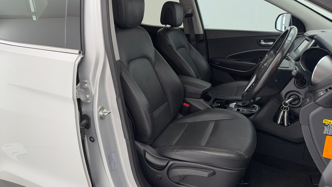 2018 Hyundai Santa Fe Active X, Automatic, 88304 km, Right Side Front Door Cabin View