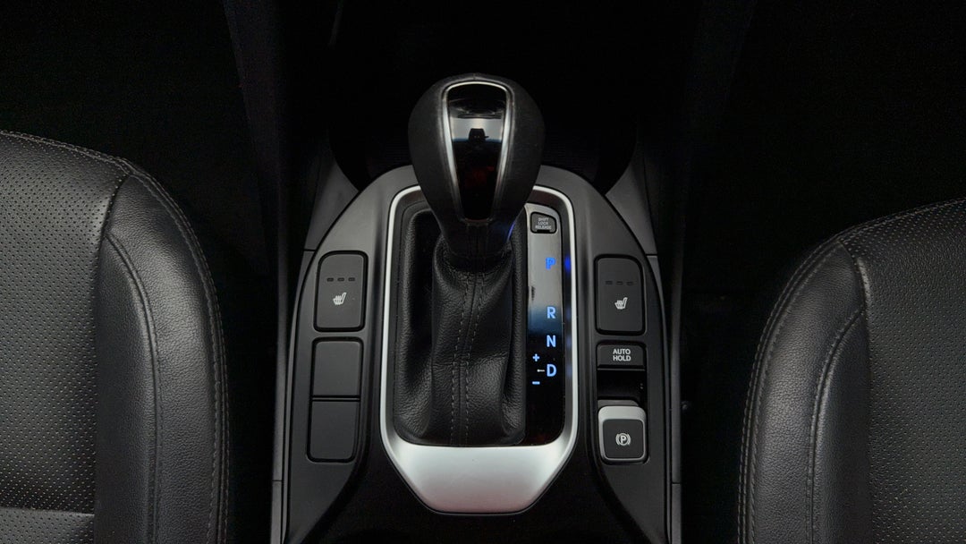 2018 Hyundai Santa Fe Active X, Automatic, 88304 km, Gear Lever 