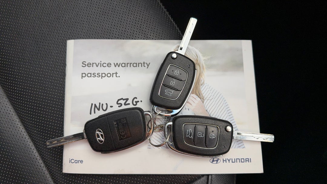 2018 Hyundai Santa Fe Active X, Automatic, 88304 km, Key Close-up