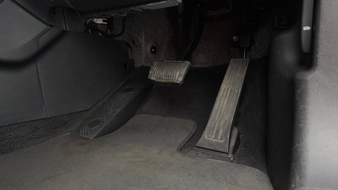 2018 Hyundai Santa Fe Active X, Automatic, 88304 km, Pedals and Footmat