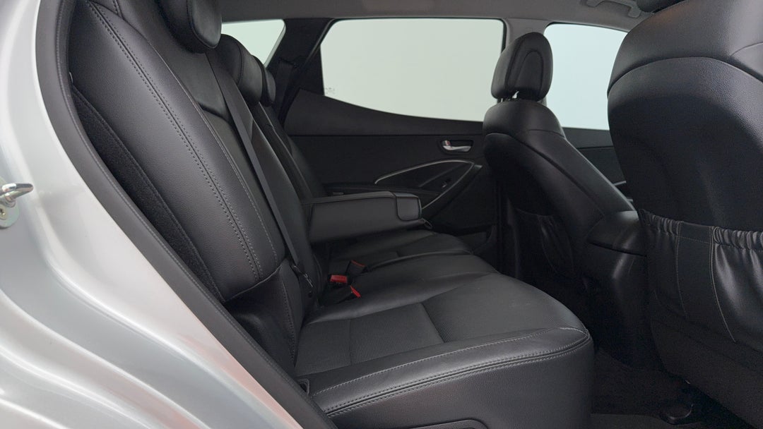 2018 Hyundai Santa Fe Active X, Automatic, 88304 km, Right Side Rear Door Cabin View