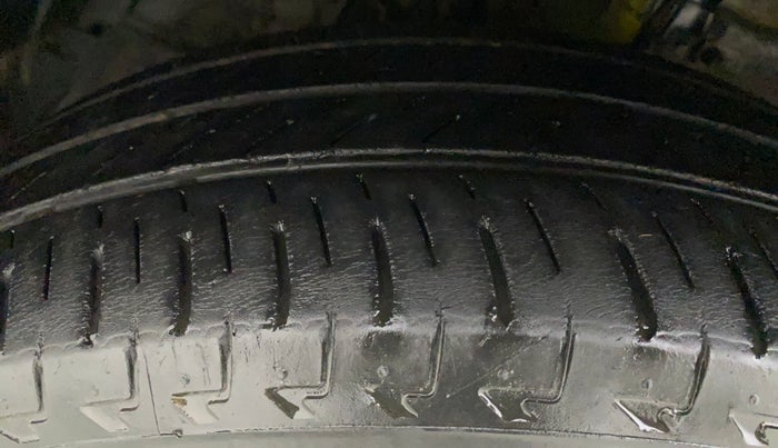 2013 Maruti Ertiga VXI CNG, CNG, Manual, 1,01,059 km, Left Front Tyre Tread