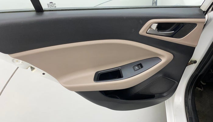 2015 Hyundai Elite i20 ASTA 1.4 CRDI, Diesel, Manual, 1,02,886 km, Left rear window switch / handle - Switch/handle not functional