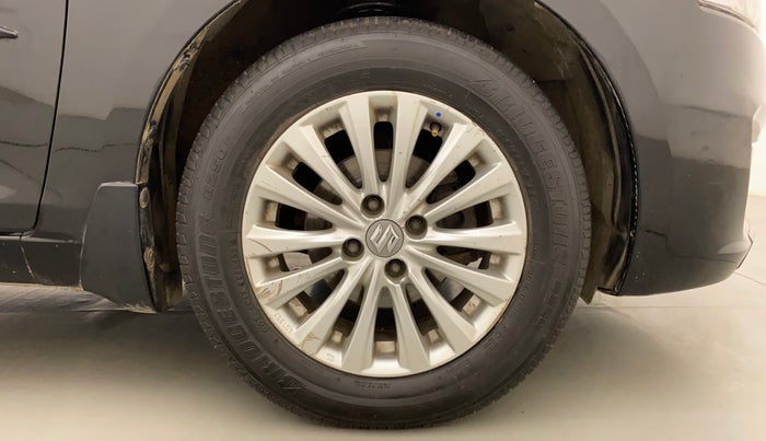 2015 Maruti Ciaz ZXI, Petrol, Manual, 93,757 km, Right Front Wheel