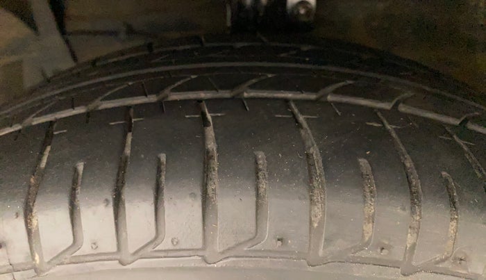 2015 Maruti Ciaz ZXI, Petrol, Manual, 93,757 km, Left Front Tyre Tread