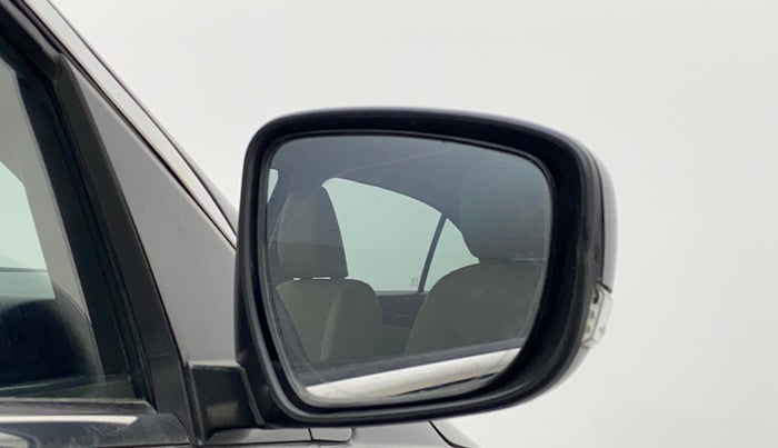 2015 Maruti Ciaz ZXI, Petrol, Manual, 93,757 km, Right rear-view mirror - Mirror movement not proper