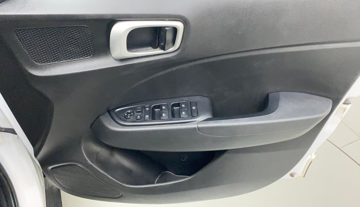 2022 Hyundai VENUE SX 1.5 (O) EXECUTIVE CRDI, Diesel, Manual, 64,354 km, Driver Side Door Panels Control