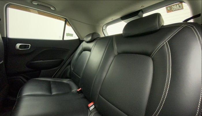 2022 Hyundai VENUE SX 1.5 (O) EXECUTIVE CRDI, Diesel, Manual, 64,354 km, Right Side Rear Door Cabin