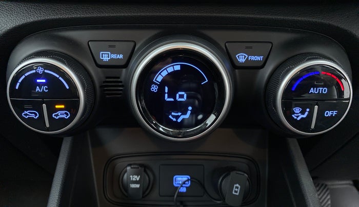 2021 Hyundai VENUE 1.0L Turbo GDI SX(O) MT, Petrol, Manual, 16,594 km, Automatic Climate Control