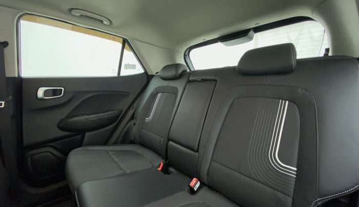 2021 Hyundai VENUE 1.0L Turbo GDI SX(O) MT, Petrol, Manual, 16,594 km, Right Side Rear Door Cabin