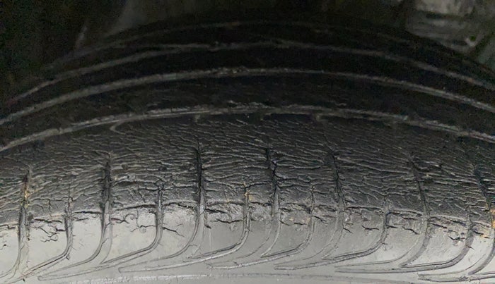2011 Toyota Etios VX, Petrol, Manual, 55,731 km, Right Front Tyre Tread