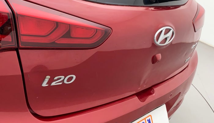 2014 Hyundai Elite i20 ASTA 1.2, CNG, Manual, 1,07,819 km, Dicky (Boot door) - Minor scratches