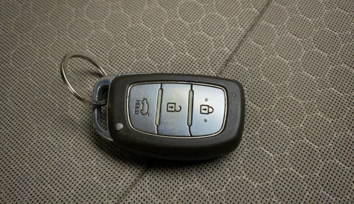 2014 Hyundai Elite i20 ASTA 1.2, CNG, Manual, 1,07,819 km, Lock system - Keyless sensor not working