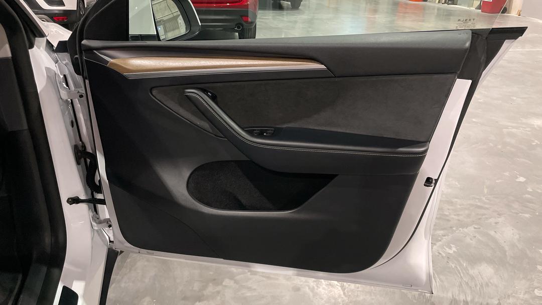 2024 Tesla Model Y Rear-wheel Drive, Automatic, 21380 km, Speaker View