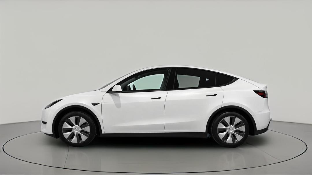 2024 Tesla Model Y Rear-wheel Drive, Automatic, 21380 km, Left Side View