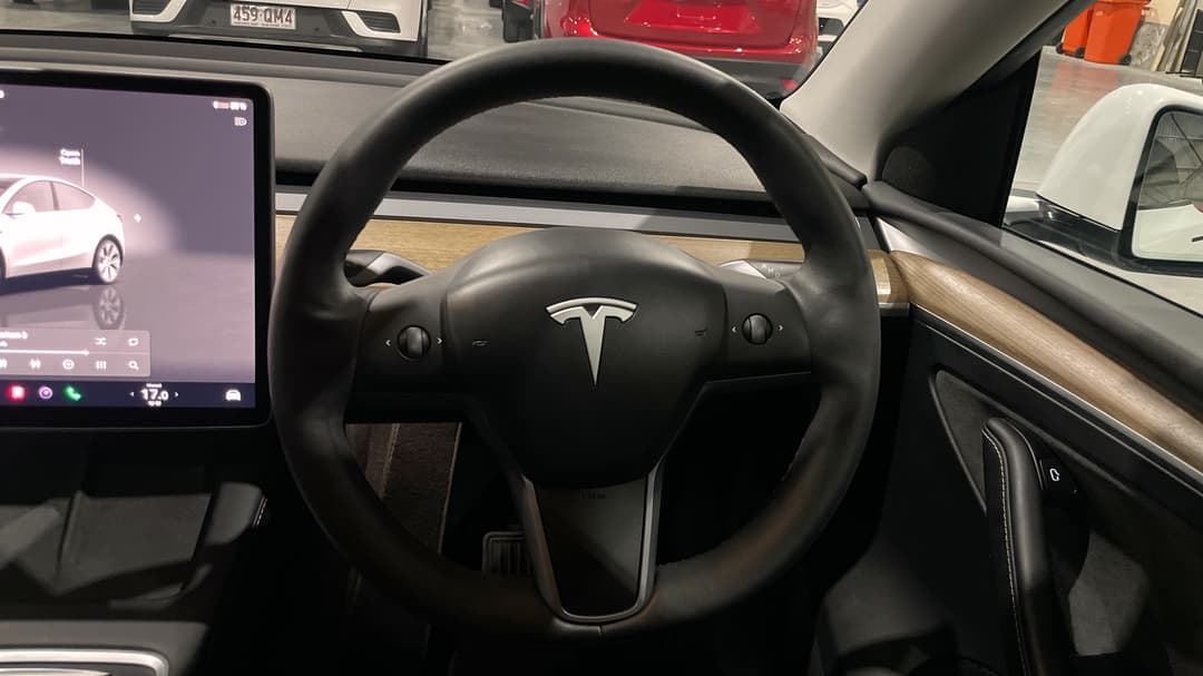 2024 Tesla Model Y Rear-wheel Drive, Automatic, 21380 km, Steering Wheel Close-up