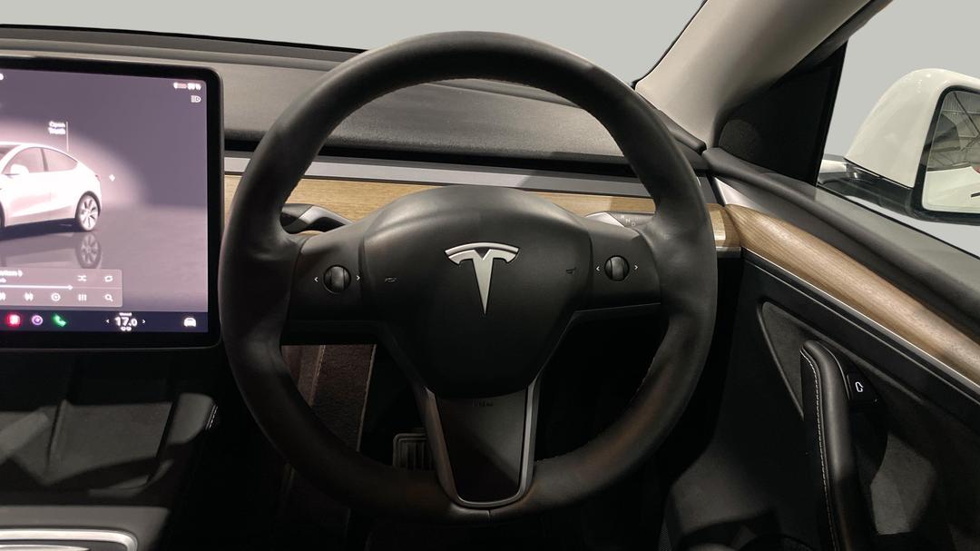 2024 Tesla Model Y Rear-wheel Drive, Automatic, 21380 km, Steering Wheel Close-up