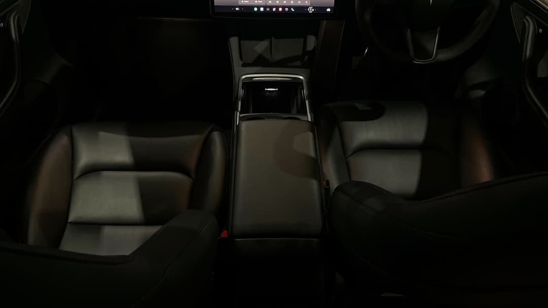 2024 Tesla Model Y Rear-wheel Drive, Automatic, 21380 km, Center Console