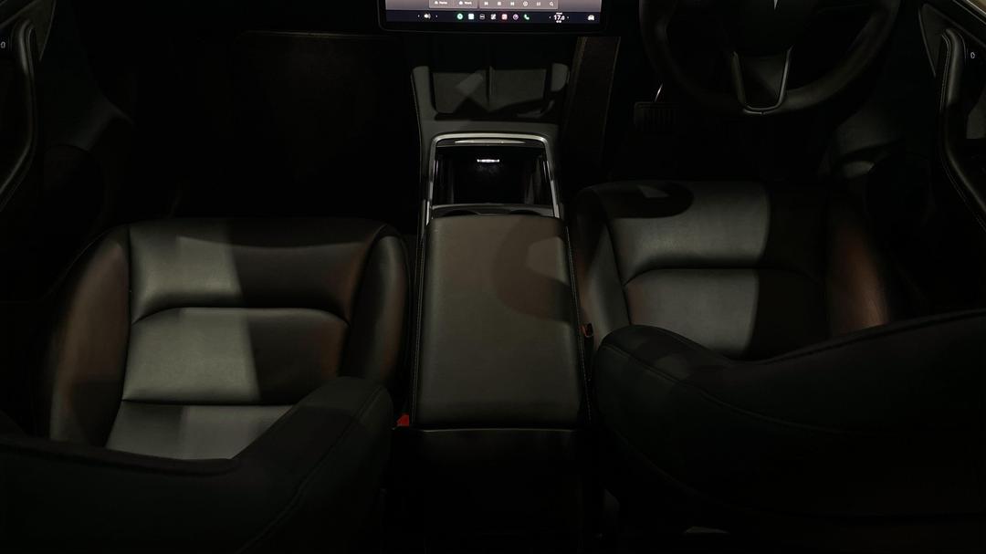 2024 Tesla Model Y Rear-wheel Drive, Automatic, 21380 km, Center Console