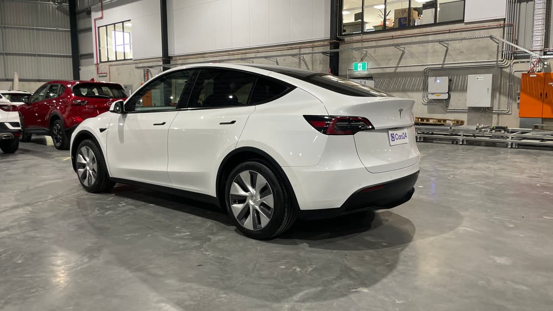 2024 Tesla Model Y Rear-wheel Drive, Automatic, 21380 km, Left Back Diagonal (45- Degree) View