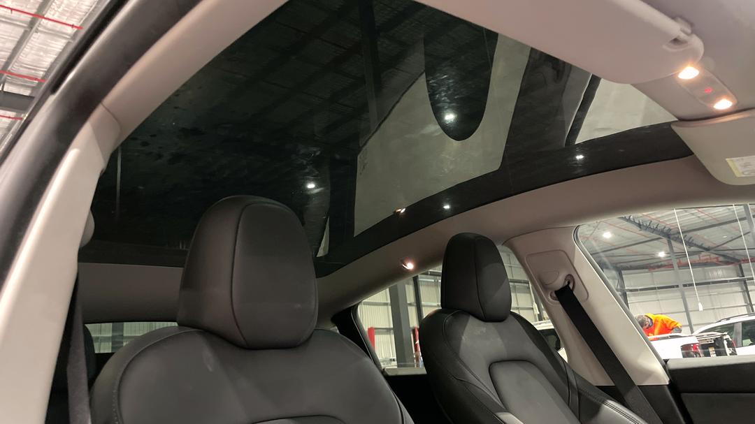 2024 Tesla Model Y Rear-wheel Drive, Automatic, 21380 km, Interior Sunroof/Moonroof
