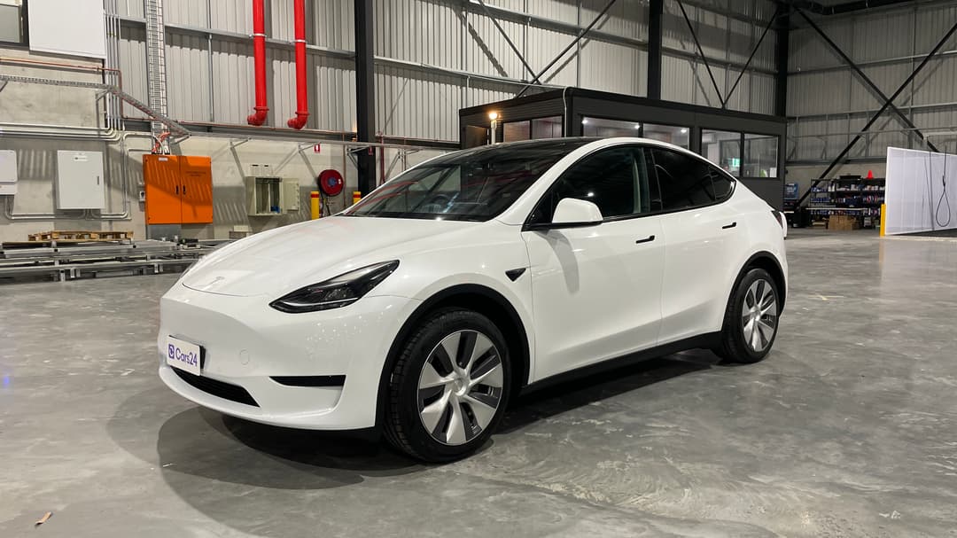2024 Tesla Model Y Rear-wheel Drive, Automatic, 21380 km, Left Front Diagonal (45- Degree) View